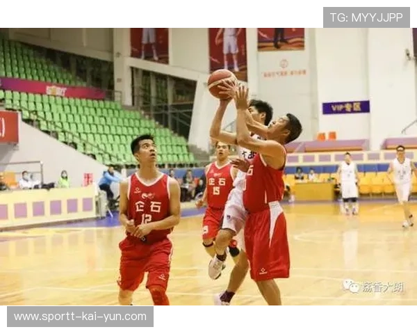 冠军球队球迷自发庆祝活动秩序良好获赞，球队获得冠军的祝贺词