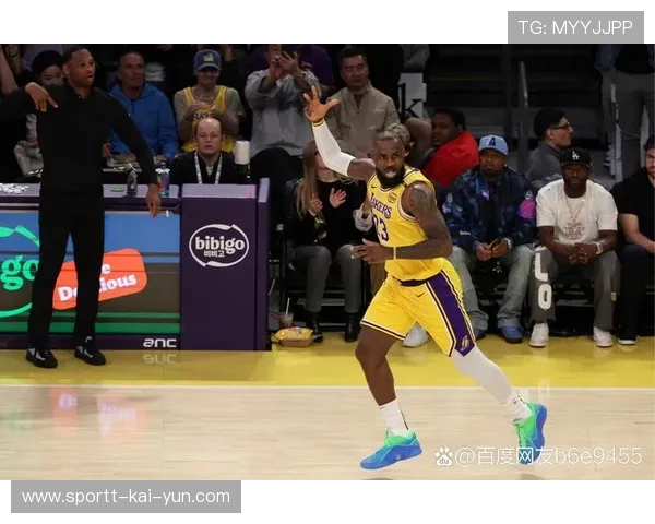 NBA球星带队友吃火锅辣哭:体育明星的真实情谊与火锅魔力